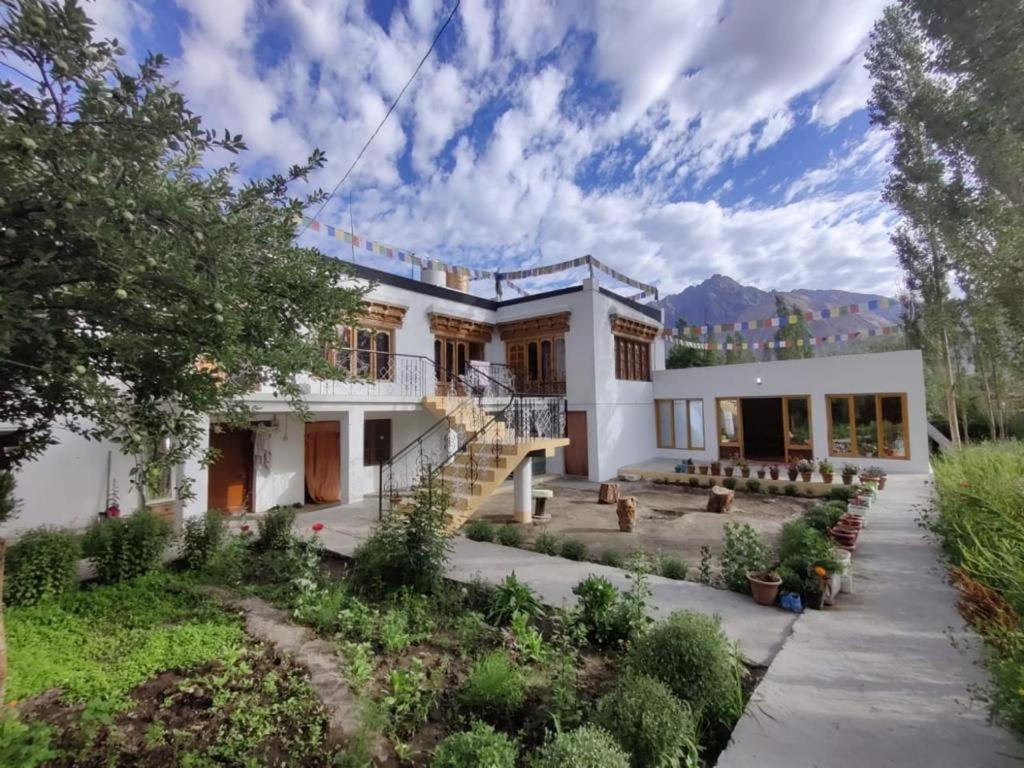Sernang Homestay Hundar Exterior foto
